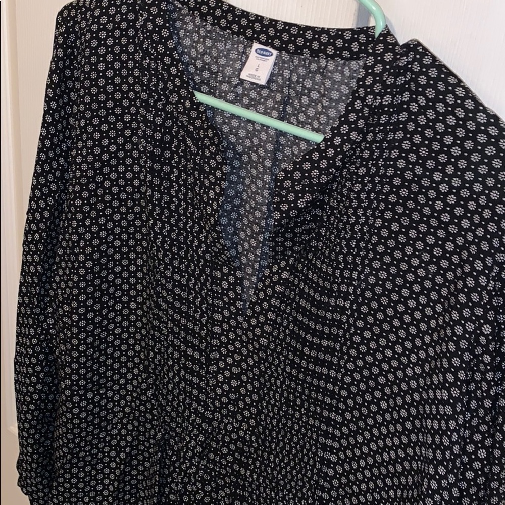 🌻Black and White Floral Print Blouse NWT🌻
